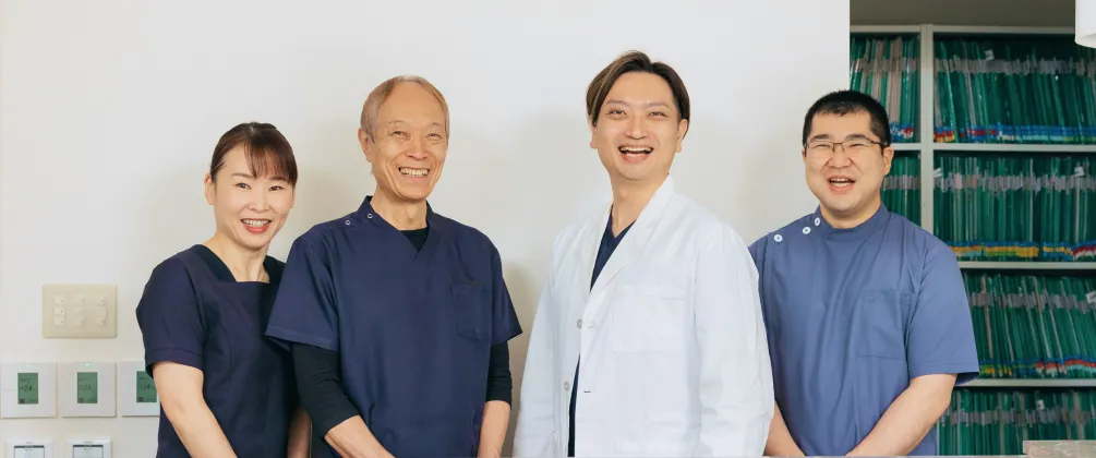 明るく笑顔の医療チーム。温かい雰囲気と専門性を併せ持つ、頼れる存在。